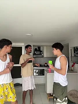 Snapshot of Miguel_bigcock chatting on February 18, 2026, 4:47 pm Miguel bigcock online show from February 18, 2026, 4:47 pm