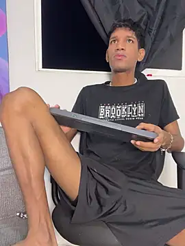 Snapshot of Miguel_bigcock chatting on April 14, 2026, 1:43 am Miguel bigcock online show from April 14, 2026, 1:43 am