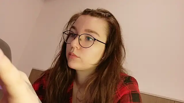 Snapshot of BeeBlossom chatting on November 26, 2025, 3:23 pm BeeBlossom online show from November 26, 2025, 3:23 pm