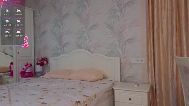 Snapshot of JaneVibes chatting on November 7, 2025, 6:29 am JaneVibes online show from November 7, 2025, 6:29 am