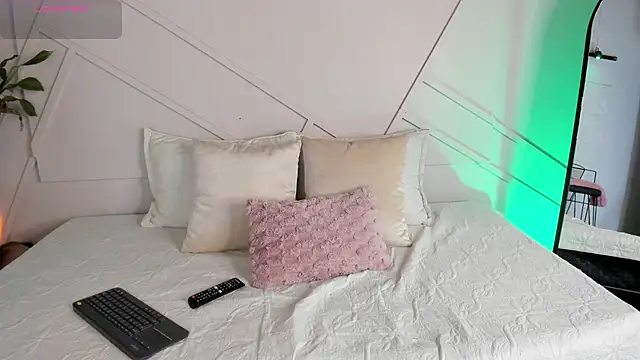 alanarouge online show from December 5, 2025, 11:53 am