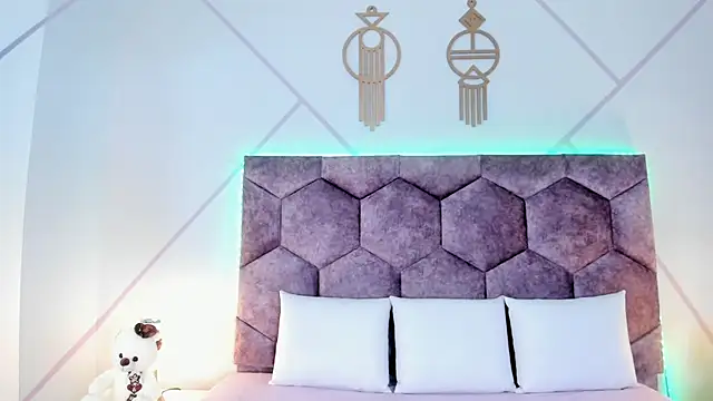 Snapshot of aurora_collinss_ chatting on November 22, 2025, 12:26 pm aurora collinss online show from November 22, 2025, 12:26 pm