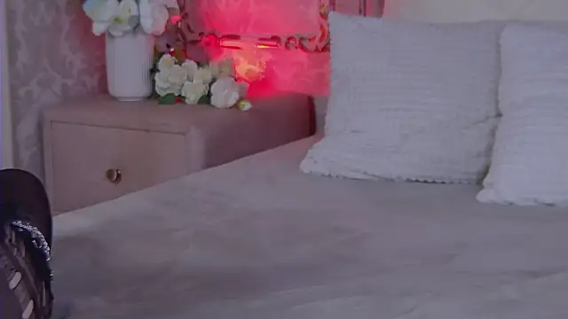 Snapshot of HeatherSweet_ chatting on June 14, 2026, 2:24 am HeatherSweet online show from June 14, 2026, 2:24 am