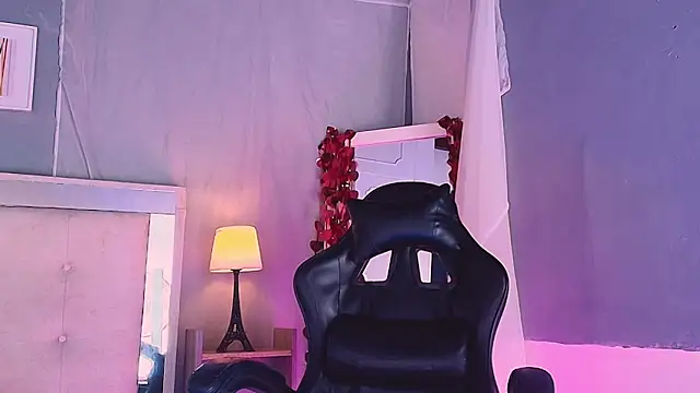 Snapshot of Emily_Castillo_1 chatting on February 28, 2026, 5:29 am Emily Castillo 1 online show from February 28, 2026, 5:29 am