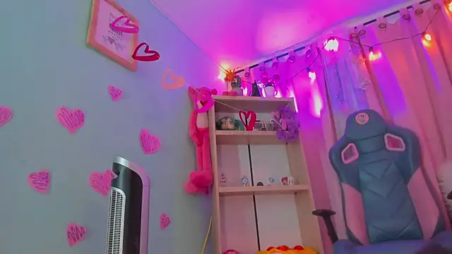 Snapshot of Olivia_pretty_ chatting on March 19, 2025, 12:12 pm Olivia pretty online show from March 19, 2025, 12:12 pm