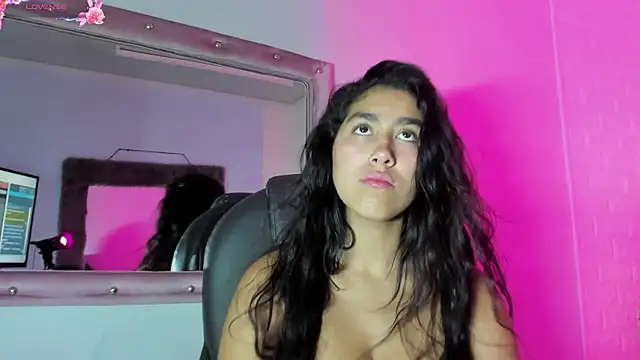 Mia Montess online show from February 4, 2026, 8:48 pm