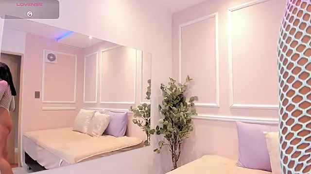 Lucy Canel online show from February 4, 2026, 6:58 pm