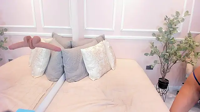 Lucy Canel online show from February 22, 2026, 12:51 pm