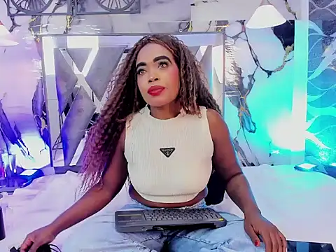 CandyMartinez  online show from April 25, 2026, 7:55 pm
