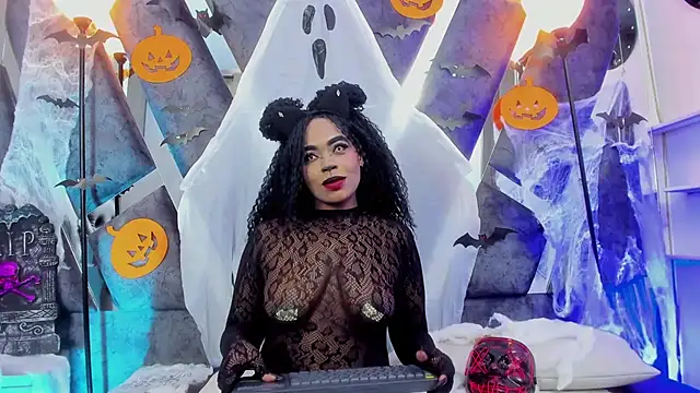 Snapshot of CandyMartinez_ chatting on October 31, 2025, 5:42 pm CandyMartinez online show from October 31, 2025, 5:42 pm