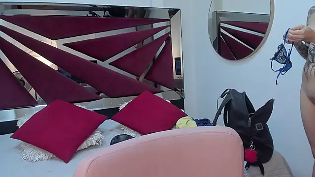 Snapshot of SaskiaGrendel chatting on November 12, 2025, 6:12 pm SaskiaGrendel online show from November 12, 2025, 6:12 pm