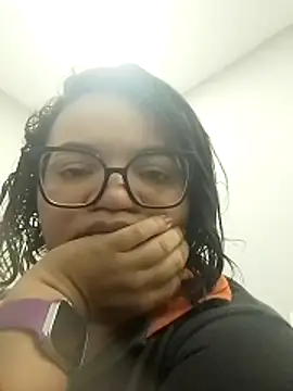 Snapshot of viviksmel chatting on October 23, 2025, 5:44 pm viviksmel online show from October 23, 2025, 5:44 pm