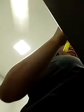 Snapshot of viviksmel chatting on December 3, 2025, 5:01 pm viviksmel online show from December 3, 2025, 5:01 pm