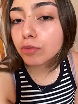 Snapshot of floooohv chatting on October 18, 2025, 10:01 pm floooohv online show from October 18, 2025, 10:01 pm