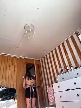 Snapshot of floooohv chatting on February 6, 2026, 9:33 pm floooohv online show from February 6, 2026, 9:33 pm