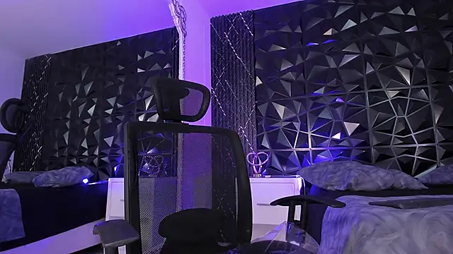 Snapshot of LexiAndDeker chatting on December 13, 2025, 8:04 pm LexiAndDeker online show from December 13, 2025, 8:04 pm