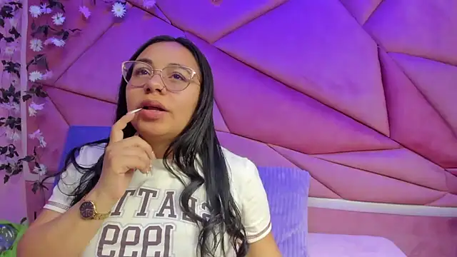 Snapshot of _Violeta_18 chatting on November 27, 2025, 3:07 am Violeta 18 online show from November 27, 2025, 3:07 am