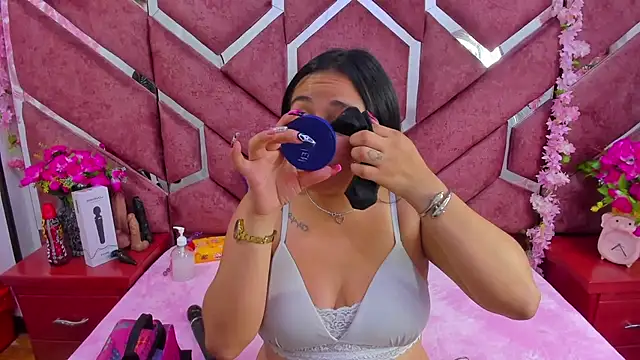 Snapshot of _Violeta_18 chatting on October 21, 2025, 3:06 am Violeta 18 online show from October 21, 2025, 3:06 am