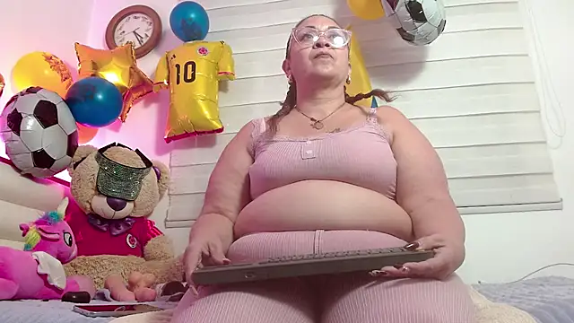 Snapshot of scarlettbooty chatting on July 15, 2026, 1:40 pm scarlettbooty online show from July 15, 2026, 1:40 pm