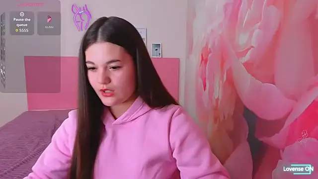 Snapshot of ElinaMils chatting on March 21, 2026, 12:42 pm ElinaMils online show from March 21, 2026, 12:42 pm