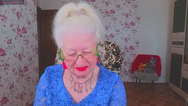 Snapshot of Maya_Mayflower chatting on June 6, 2026, 3:34 am Maya Mayflower online show from June 6, 2026, 3:34 am