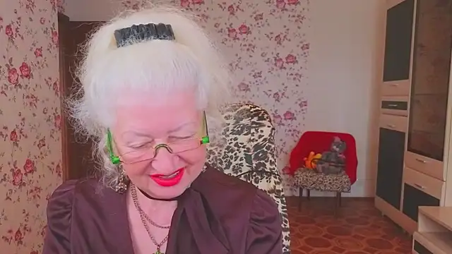 Snapshot of Maya_Mayflower chatting on June 5, 2026, 6:52 am Maya Mayflower online show from June 5, 2026, 6:52 am