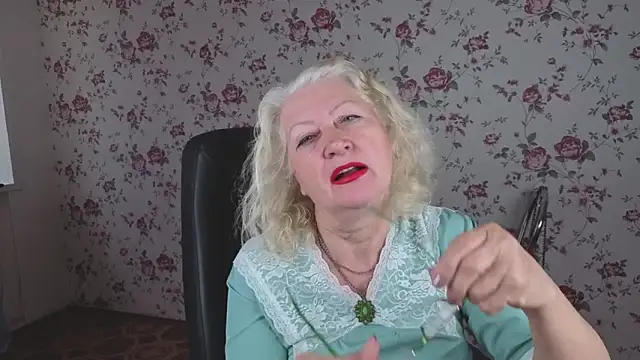 Maya Mayflower online show from October 10, 2025, 4:02 am