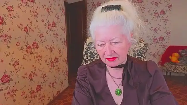 Snapshot of Maya_Mayflower chatting on June 5, 2026, 3:33 am Maya Mayflower online show from June 5, 2026, 3:33 am
