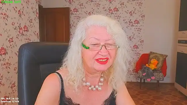 Snapshot of Maya_Mayflower chatting on June 25, 2026, 5:12 am Maya Mayflower online show from June 25, 2026, 5:12 am