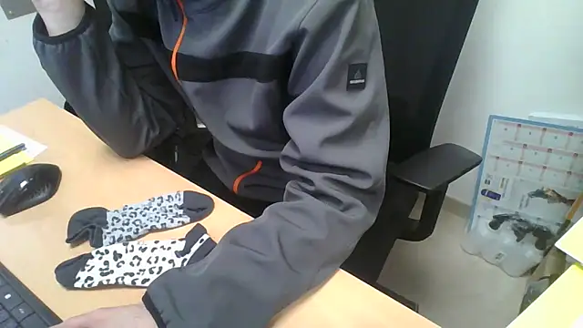 Snapshot of GM51-1988 chatting on February 11, 2026, 5:02 pm GM51-1988 online show from February 11, 2026, 5:02 pm