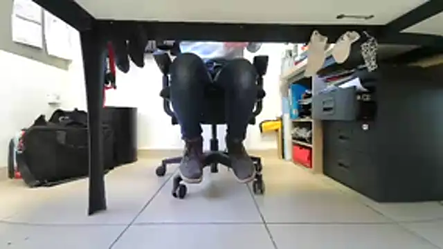 Snapshot of GM51-1988 chatting on March 26, 2026, 4:05 pm GM51-1988 online show from March 26, 2026, 4:05 pm