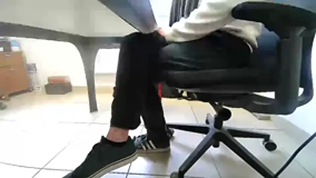 Snapshot of GM51-1988 chatting on March 13, 2026, 12:21 pm GM51-1988 online show from March 13, 2026, 12:21 pm