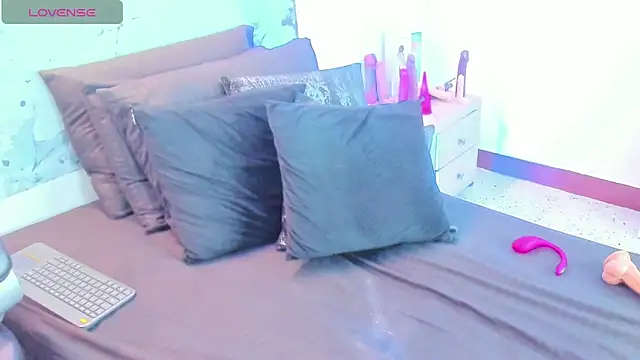 Snapshot of violeta_delavega1 chatting on November 1, 2025, 4:30 am violeta delavega1 online show from November 1, 2025, 4:30 am