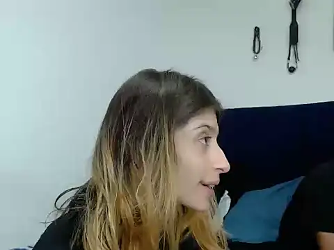 KratosAfroditacs online show from February 4, 2026, 10:49 pm