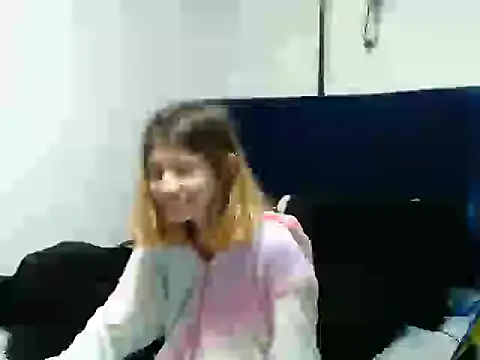 Snapshot of KratosAfroditacs chatting on November 5, 2025, 7:17 pm KratosAfroditacs online show from November 5, 2025, 7:17 pm