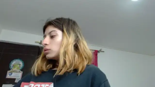 Snapshot of KratosAfroditacs chatting on December 5, 2025, 5:00 pm KratosAfroditacs online show from December 5, 2025, 5:00 pm