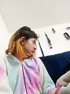 Snapshot of KratosAfroditacs chatting on November 19, 2025, 4:51 pm KratosAfroditacs online show from November 19, 2025, 4:51 pm