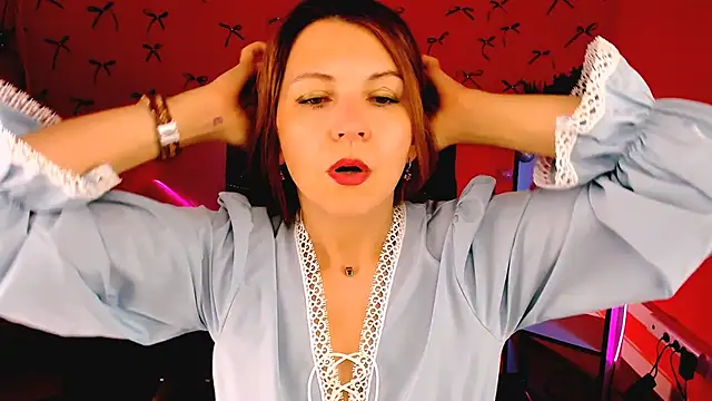 NicoleHitman online show from March 18, 2026, 1:24 pm