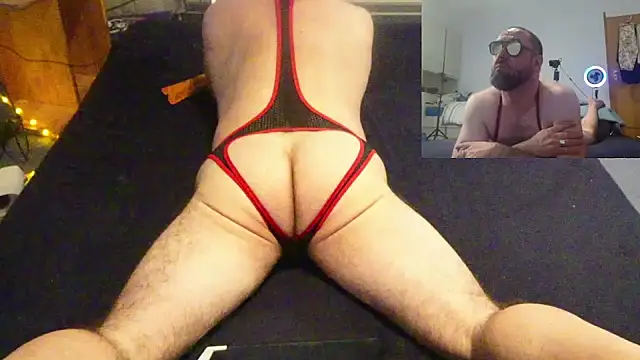 Snapshot of BiggedyBear chatting on May 15, 2026, 2:31 am BiggedyBear online show from May 15, 2026, 2:31 am