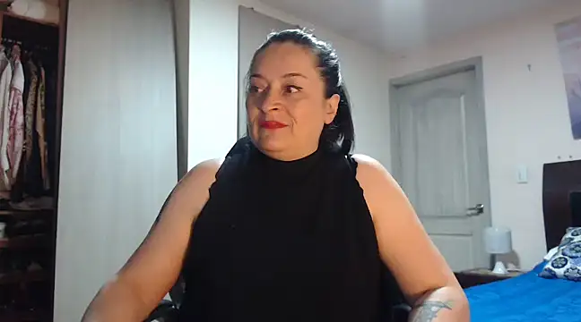 mia florens online show from March 22, 2025, 2:37 am