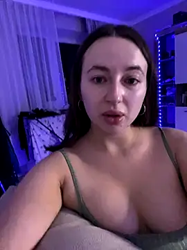 Snapshot of AlisaQSky chatting on October 14, 2025, 8:20 pm AlisaQSky online show from October 14, 2025, 8:20 pm