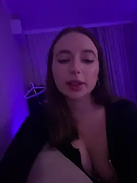 Snapshot of AlisaQSky chatting on October 12, 2025, 5:25 pm AlisaQSky online show from October 12, 2025, 5:25 pm