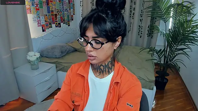 CharimgSabrina online show from November 16, 2025, 6:29 am