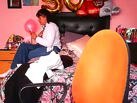 Snapshot of BiancaSteel chatting on July 31, 2026, 2:37 pm BiancaSteel online show from July 31, 2026, 2:37 pm
