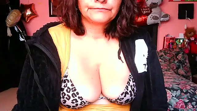 Snapshot of BiancaSteel chatting on July 22, 2026, 3:47 pm BiancaSteel online show from July 22, 2026, 3:47 pm