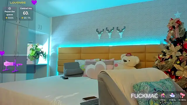 Snapshot of LeilaHiuston chatting on November 9, 2025, 8:13 pm LeilaHiuston online show from November 9, 2025, 8:13 pm