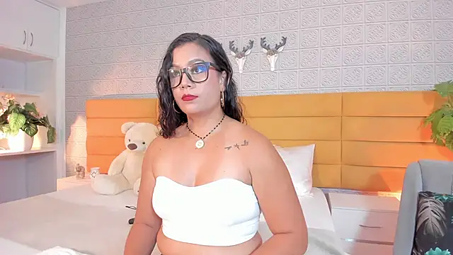 LeilaHiuston online show from April 30, 2026, 4:36 pm