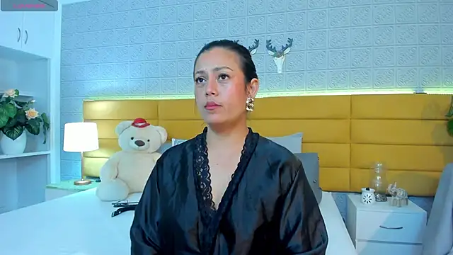 Snapshot of LeilaHiuston chatting on November 28, 2025, 7:14 pm LeilaHiuston online show from November 28, 2025, 7:14 pm