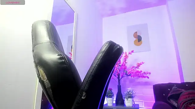 Snapshot of Ayliinn_ chatting on March 21, 2026, 8:19 am Ayliinn online show from March 21, 2026, 8:19 am