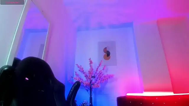 Snapshot of Ayliinn_ chatting on March 31, 2026, 2:02 am Ayliinn online show from March 31, 2026, 2:02 am